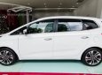 Kia Rondo 2.0  GMT 2018 - Bán ô tô Kia Rondo 2.0 GMT đời 2018, màu trắng, giá 609tr, trả góp 90 % giá trị xe
