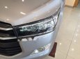 Toyota Innova   2.0V 2018 - Cần bán xe Toyota Innova 2.0V đời 2018, màu bạc, 910 triệu