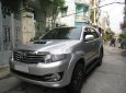 Toyota Fortuner G 2015 - Mình cần bán Fortuner G 2015 dầu màu bạc, xe đi giữ kỹ còn rất đẹp