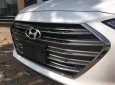 Hyundai Elantra 2.0AT 2018 - Cần bán Hyundai Elantra 2.0AT sản xuất năm 2018, màu trắng, giá tốt