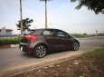 Kia Rio 1.4 GAT 2016 - Bán Kia Rio Hatchback 2016 tự động, màu nâu, xe zin nguyên bản đẹp