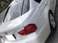 BMW 3 Series 320i 2009 - Đổi xe cần bán BMW 320i đăng ký 12/2009. Màu trắng còn mới tinh