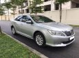 Toyota Camry 2.0E 2013 - Bán Toyota Camry 2.0E đời 2013, màu bạc, giá tốt