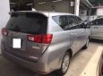 Toyota Innova 2.0E 2018 - Bán Toyota Innova 2.0E đời 2018, màu xám số sàn