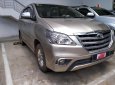Toyota Innova V 2014 - Bán xe Toyota Innova V, tự động, màu nâu vàng 2014