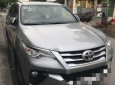 Toyota Fortuner 2017 - Cần bán gấp Toyota Fortuner sản xuất năm 2017, màu bạc xe gia đình