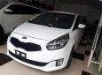 Kia Rondo   2.0AT 2016 - Bán Kia Rondo 2.0AT 2016, trắng máy xăng, xe đăng ký tên tư nhân