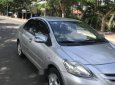 Toyota Vios  E  2010 - Gia đình bán Toyota Vios E năm sản xuất 2010, màu bạc 