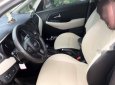 Kia Rondo 2.0 GAT 2017 - Cần bán lại xe Kia Rondo 2.0 GAT đời 2017, màu xá, bạc như mới, 599.999tr