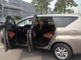 Toyota Innova 2016 - Cần bán lại xe Toyota Innova đời 2017, màu xám còn mới