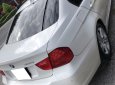 BMW 3 Series 320i 2009 - Cần bán BMW 320i 2009, màu trắng còn mới tinh