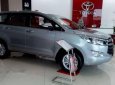 Toyota Innova 2018 - Bán ô tô Toyota Innova năm sản xuất 2018, màu bạc số sàn, giá 718tr