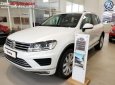 Volkswagen Touareg 2016 - Bán Volkswagen Touareg màu trắng, hỗ trợ trả góp 90%, hỗ trợ 50% phí trước bạ, Hotline 090.898.8862