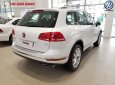 Volkswagen Touareg 2016 - Bán Volkswagen Touareg màu trắng, hỗ trợ trả góp 90%, hỗ trợ 50% phí trước bạ, Hotline 090.898.8862