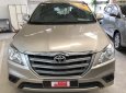 Toyota Innova E 2015 - Bán Innova số sàn, màu vàng, xe gia đình