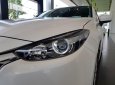 Mazda 3 3 1.5 GAT SD Fl 2018 - Bán Mazda 3, màu trắng giao xe luôn, ưu đãi lãi suất cô định 5 năm, trả góp lên 90%. Hotline: 0945 86 80 88