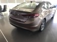 Hyundai Elantra 1.6 AT 2018 - Cần bán gấp Hyundai Elantra năm 2018 màu kem (Be), 549 triệu tại Quảng Bình