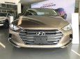 Hyundai Elantra 1.6 AT 2018 - Cần bán gấp Hyundai Elantra năm 2018 màu kem (Be), 549 triệu tại Quảng Bình