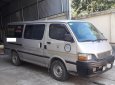 Toyota Hiace 2.4 2004 - Cần bán Toyota Hiace 2.4 sản xuất 2004, màu bạc