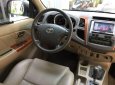 Toyota Fortuner 2011 - Bán Toyota Fortuner đời 2011, máy xăng, số tự động, 2 cầu, màu bạc, xe trùm mền