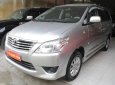 Toyota Innova 2.0E 2013 - Bán xe Toyota Innova 2.0E năm sản xuất 2013, màu bạc số sàn giá cạnh tranh