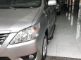 Toyota Innova 2.0E 2013 - Bán ô tô Toyota Innova 2.0E đời 2013, màu bạc xe gia đình 