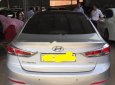 Hyundai Elantra 2.0 AT 2016 - Cần bán lại xe Hyundai Elantra 2.0 AT sản xuất năm 2016, màu bạc  