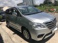 Toyota Innova E 2014 - Bán xe Toyota Innova E đời 2014, màu bạc xe gia đình