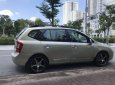 Kia Carens 2.0AT 2009 - Cần bán gấp Kia Carens 2.0AT năm sản xuất 2009, màu kem (be) số tự động