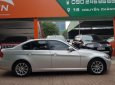 BMW 3 Series 320i 2010 - Cần bán xe BMW 3 Series 320i năm sản xuất 2010, màu bạc