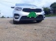 Kia Rondo  2.0 2017 - Bán Kia Rondo đời 2017, màu bạc xe gia đình