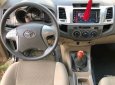 Toyota Hilux 2.5 MT 2013 - Bán Toyota Hilux 2.5 MT sản xuất năm 2013, màu bạc số sàn