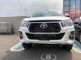 Toyota Hilux 2.4 E 4x2 AT 2018 - Cần bán Toyota Hilux sản xuất 2018 màu trắng, giá 695 triệu, xe nhập