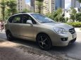 Kia Carens 2.0AT 2009 - Cần bán gấp Kia Carens 2.0AT năm sản xuất 2009, màu kem (be) số tự động