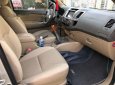 Toyota Hilux 2.5 MT 2013 - Bán Toyota Hilux 2.5 MT sản xuất năm 2013, màu bạc số sàn