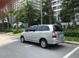 Toyota Innova  2.0E 2012 - Bán Toyota Innova 2.0E số sàn, màu bạc, Sx 2012, phom 2013