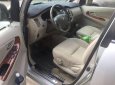 Toyota Innova 2016 - Cần bán gấp Toyota Innova năm 2016, màu bạc xe gia đình