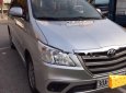 Toyota Innova 2.0E 2015 - Cần bán gấp Toyota Innova 2.0E 2015, màu bạc xe gia đình, giá chỉ 589 triệu