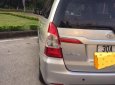 Toyota Innova 2.0E 2015 - Cần bán gấp Toyota Innova 2.0E 2015, màu bạc xe gia đình, giá chỉ 589 triệu