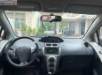 Toyota Yaris 2011 - Cần bán lại xe Toyota Yaris đời 2011, màu trắng, nhập khẩu nguyên chiếc 