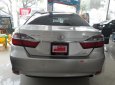 Toyota Camry 2.0E 2016 - Bán xe Toyota Camry 2.0E đời 2016, màu bạc, xe đẹp như mới, giá thương lượng với khách hàng mua xe