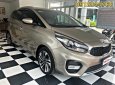 Kia Rondo GAT 2018 - Bán Kia Rondo GAT 2017 số tự động, xe chạy 15000km, hỗ trợ trả góp 75%. LH nhận gía yêu thương