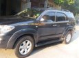 Toyota Fortuner 2011 - Cần bán gấp Toyota Fortuner sản xuất 2011, màu xám xe gia đình