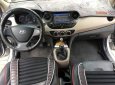 Hyundai Grand i10  MT   2017 - Bán Hyundai Grand i10 MT sản xuất năm 2017, màu bạc xe gia đình