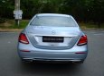 Mercedes-Benz E class E200 2017 - Bán Mercedes E200 2017 cũ, màu bạc xanh nội thất nâu, mới đăng ký biển số chưa sử dụng