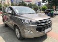 Toyota Innova 2.0E 2017 - Cần bán Toyota Innova 2.0E đời 2017, màu ghi vàng 