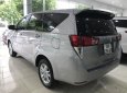 Toyota Innova 2.0E 2017 - Bán ô tô Toyota Innova 2.0E đời 2017 màu bạc, LH 0985102300