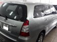 Toyota Innova 2.0E 2012 - Cần bán gấp Toyota Innova 2.0E 2012, màu bạc