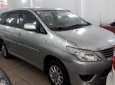 Toyota Innova 2.0E 2012 - Cần bán gấp Toyota Innova 2.0E 2012, màu bạc