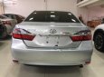 Toyota Camry 2.0E 2016 - Cần bán lại xe Toyota Camry 2.0E sản xuất năm 2016, màu bạc